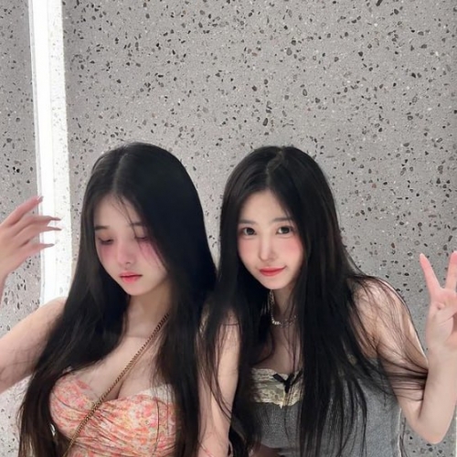 年輕稚嫩的臉蛋+完美傲人的身材 簡直是極品！水多活好~ 舌功很厲害