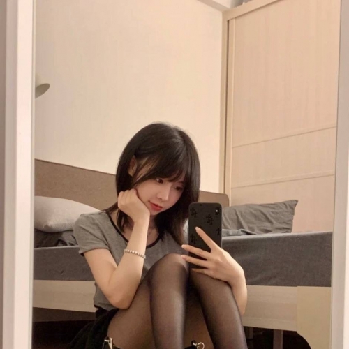 苗條可愛 身材比例很讚 小隻 美腿很好摸 配合度還很高