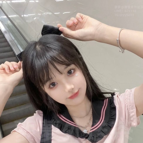 乖巧學妹化身貼身小女僕!! 就是喜歡黏著你~小巧粉桃敏感非常，主人用舌頭、小頭來挑弄