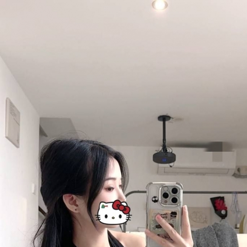 身材纖細 胸部剛好 皮膚粉嫩