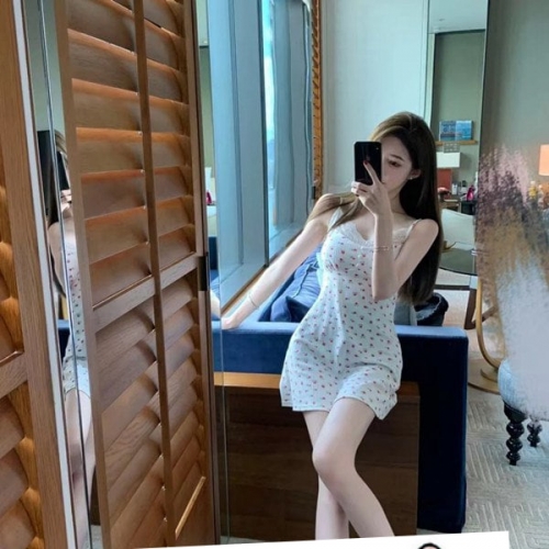 ⭐ 茜茜 166cm 46kg D罩杯 23歲 💖 甜美好看、身材纖細有料，給人滿滿的女友FU。清新