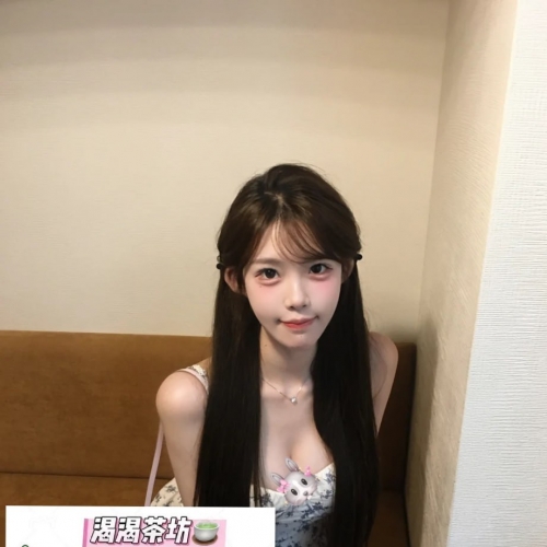 可愛又帶點嫵媚的泡泡來報到啦 笑起來超有親和力 身材卻火辣到不行