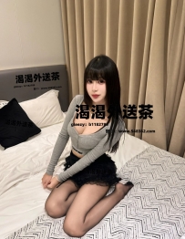#新竹櫃檯女神  彤薇  /163 / 45kg / D+奶/24歲  黑絲誘惑：合身窄裙包裹緊緻曲線 女